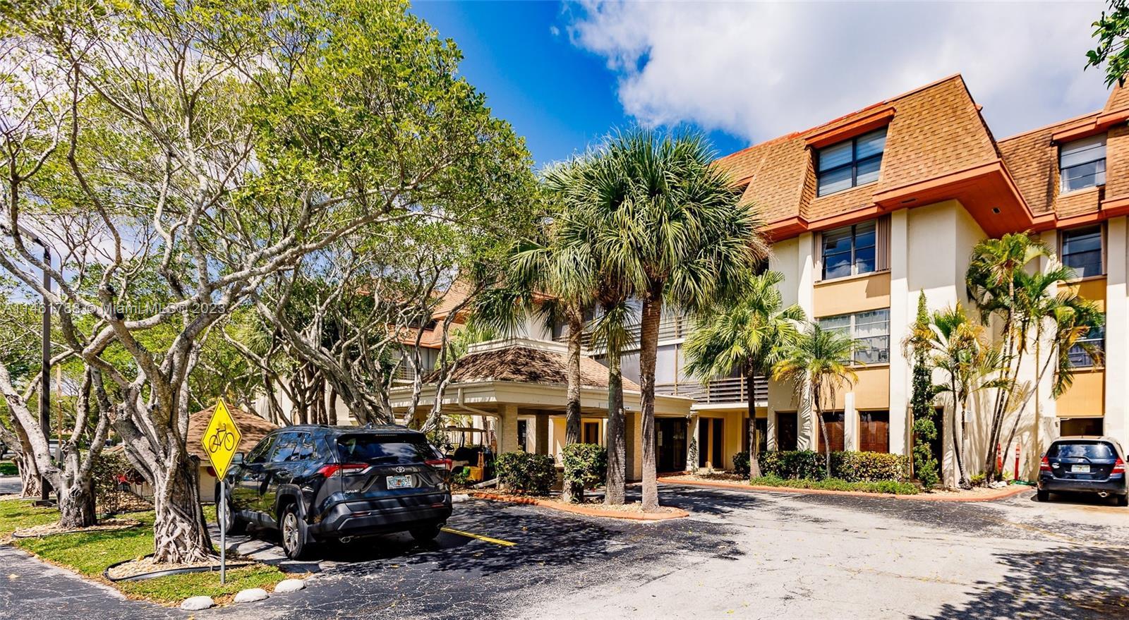 Photo of 671 NE 195th St #327E in Miami, FL