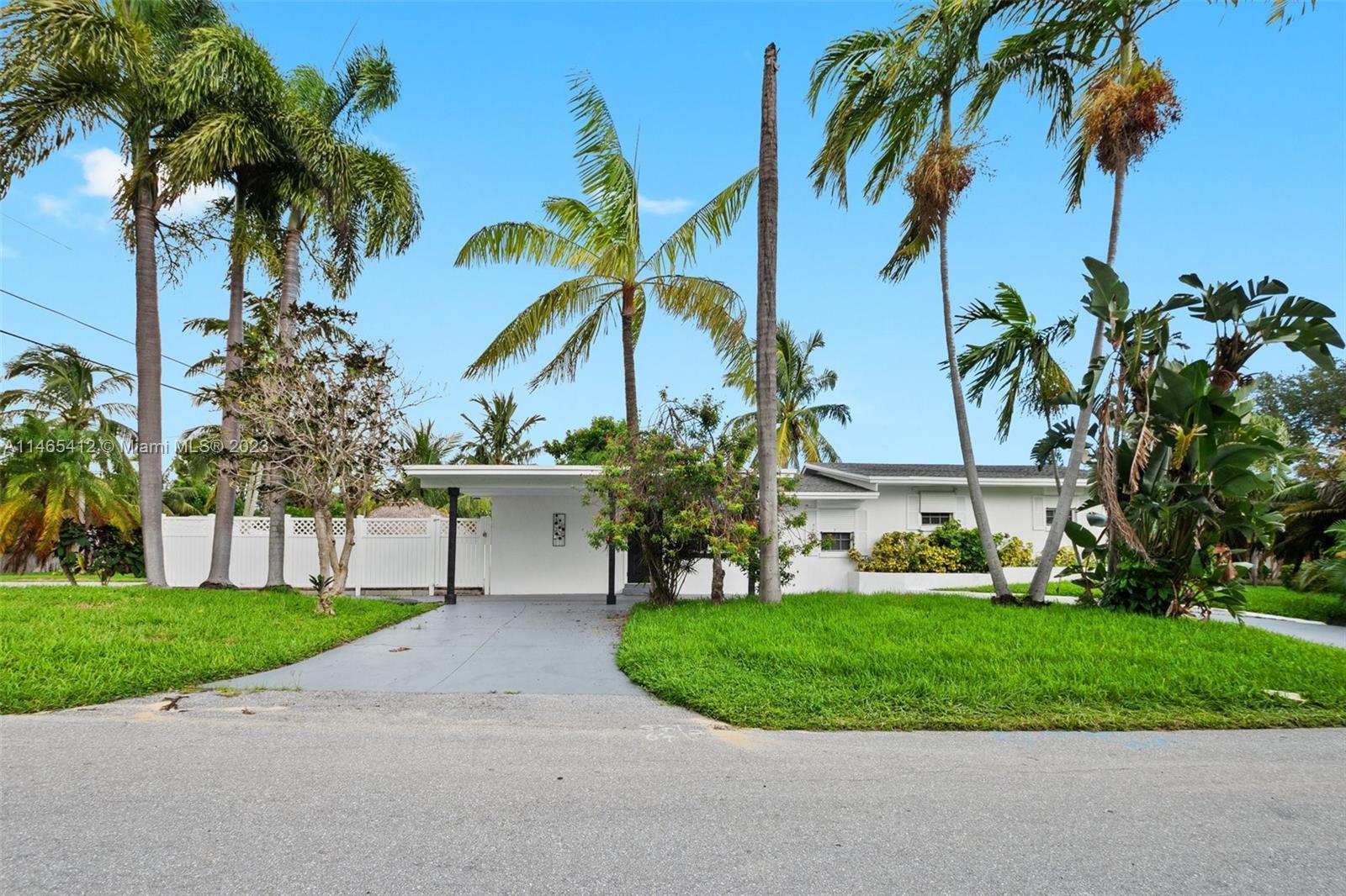 Photo of 231 N Seacrest Cir in Delray Beach, FL