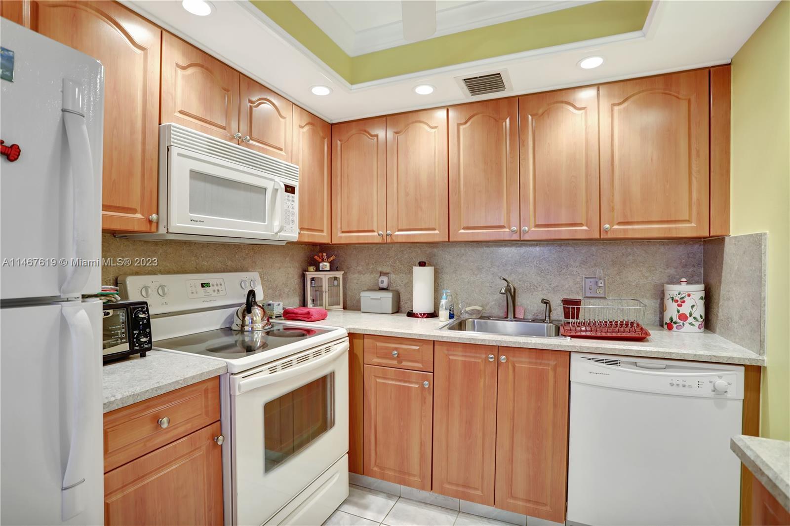Photo of 13155 SW 7th Ct #313E in Pembroke Pines, FL