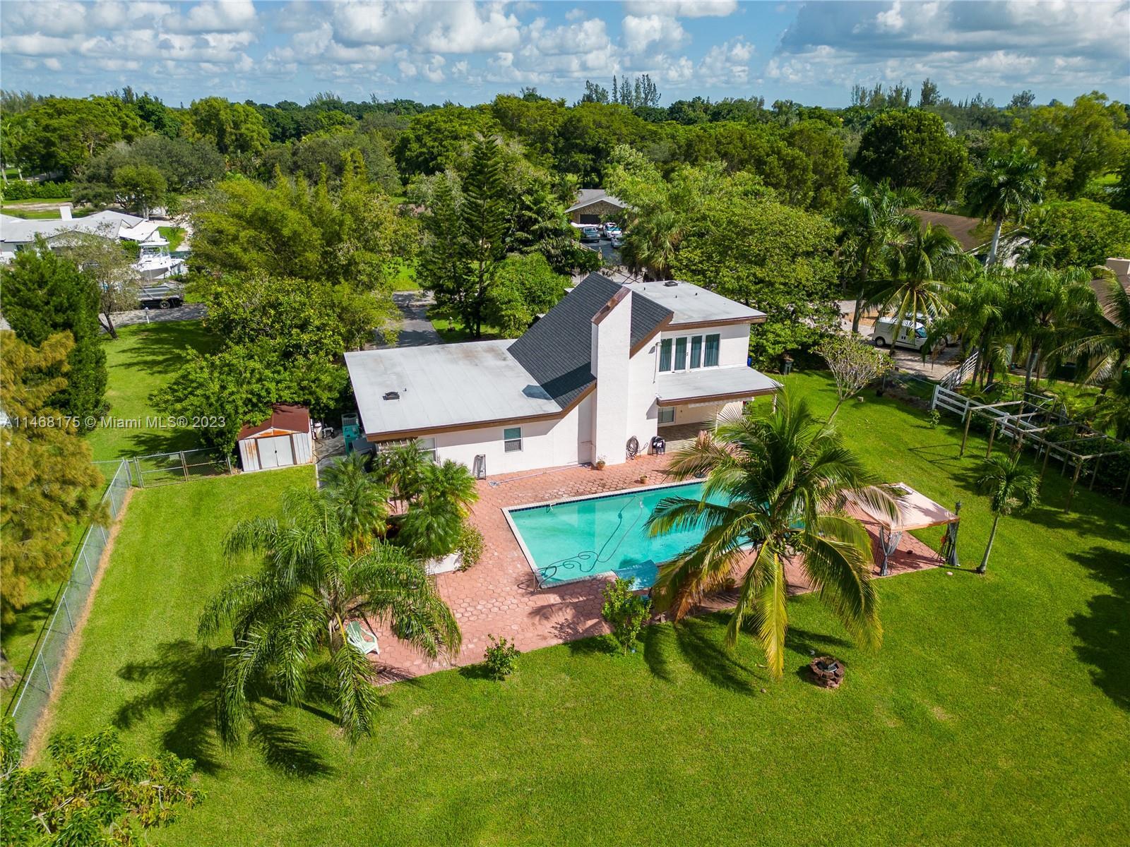 Photo of 18520 SW 58th St in Southwest Ranches, FL