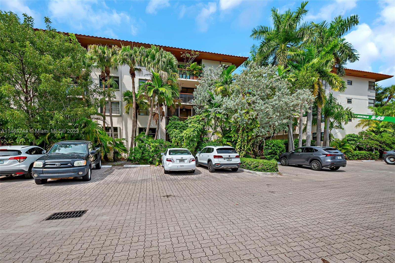 Photo of 101 Ocean Lane Dr #203 in Key Biscayne, FL
