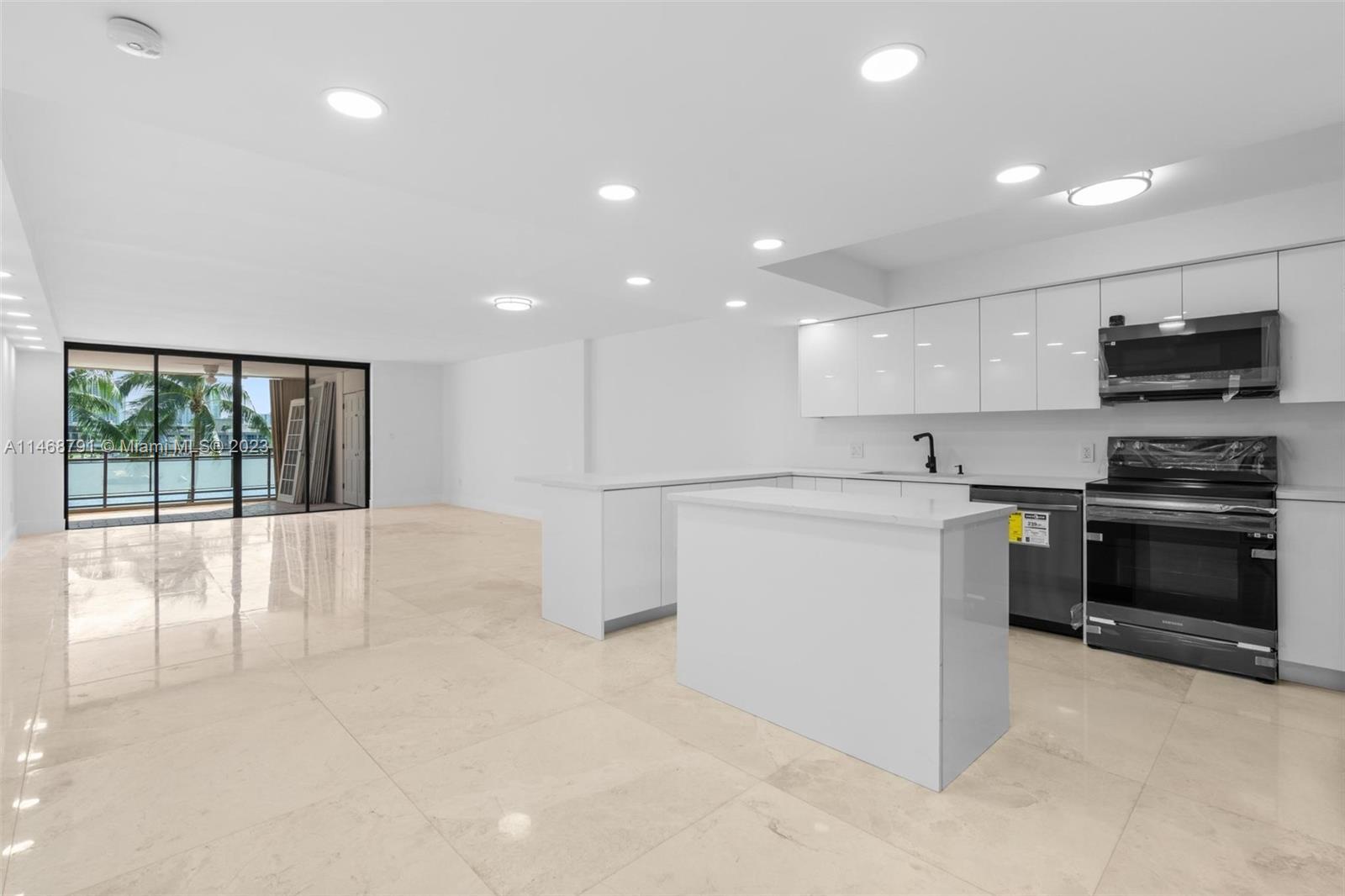 Photo of 2300 Diana Dr #302 in Hallandale Beach, FL