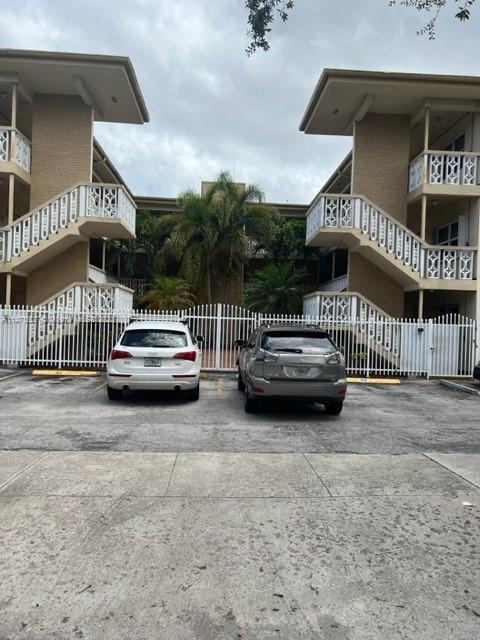 Photo of 1958 Monroe St #208 in Hollywood, FL