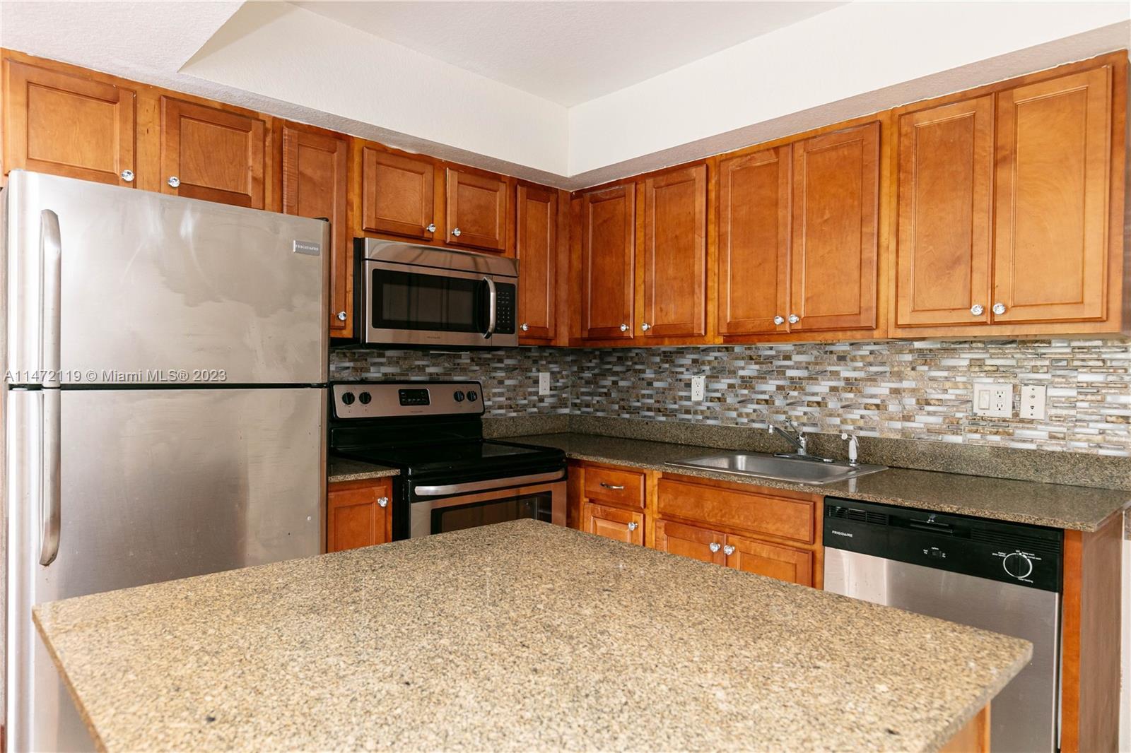 Enjoy a newly remodeled townhome in Pelican Point in Boynton Beach! This could be a nice home for a 