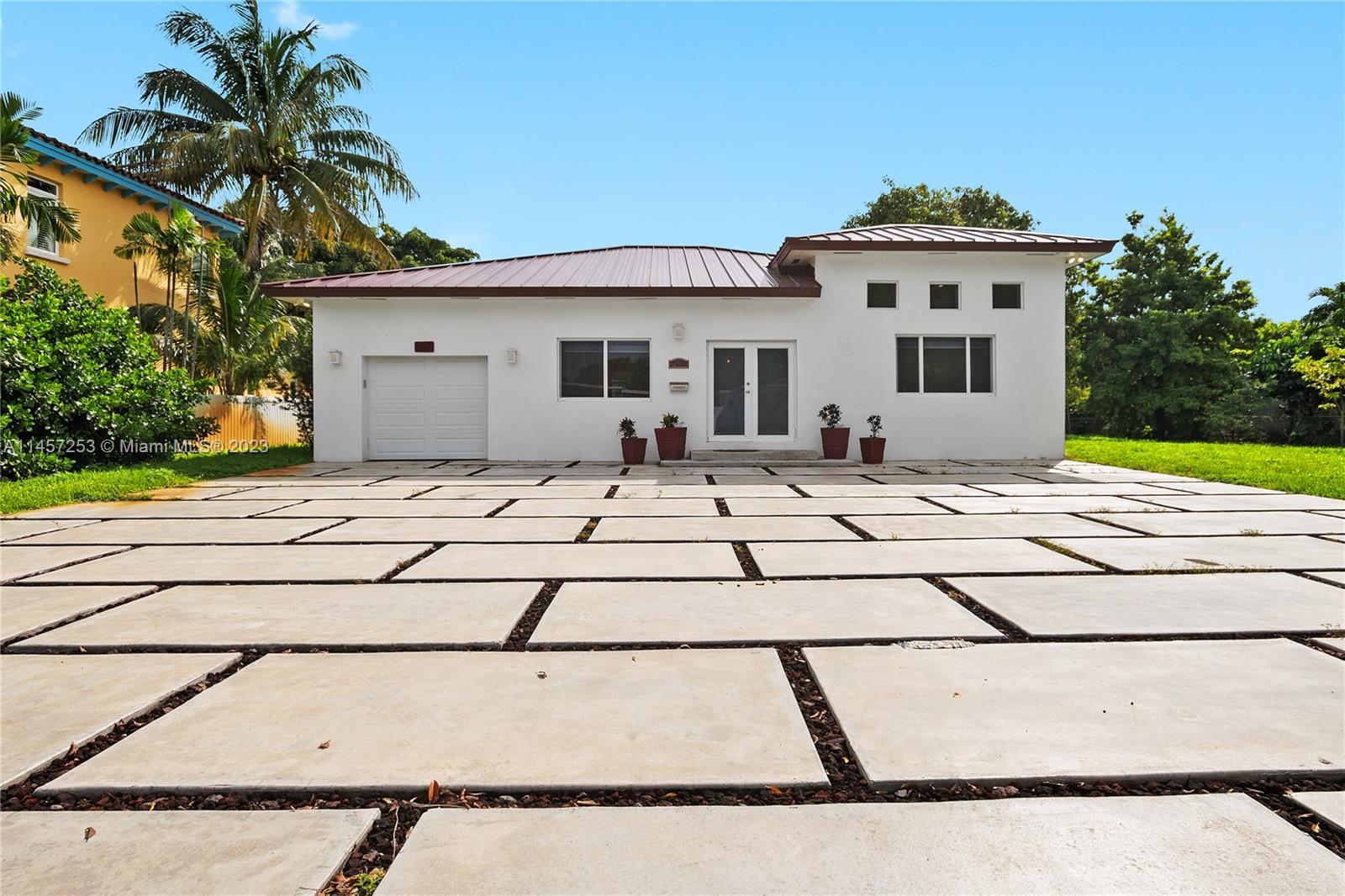 Photo of 281 Hammond Dr in Miami Springs, FL
