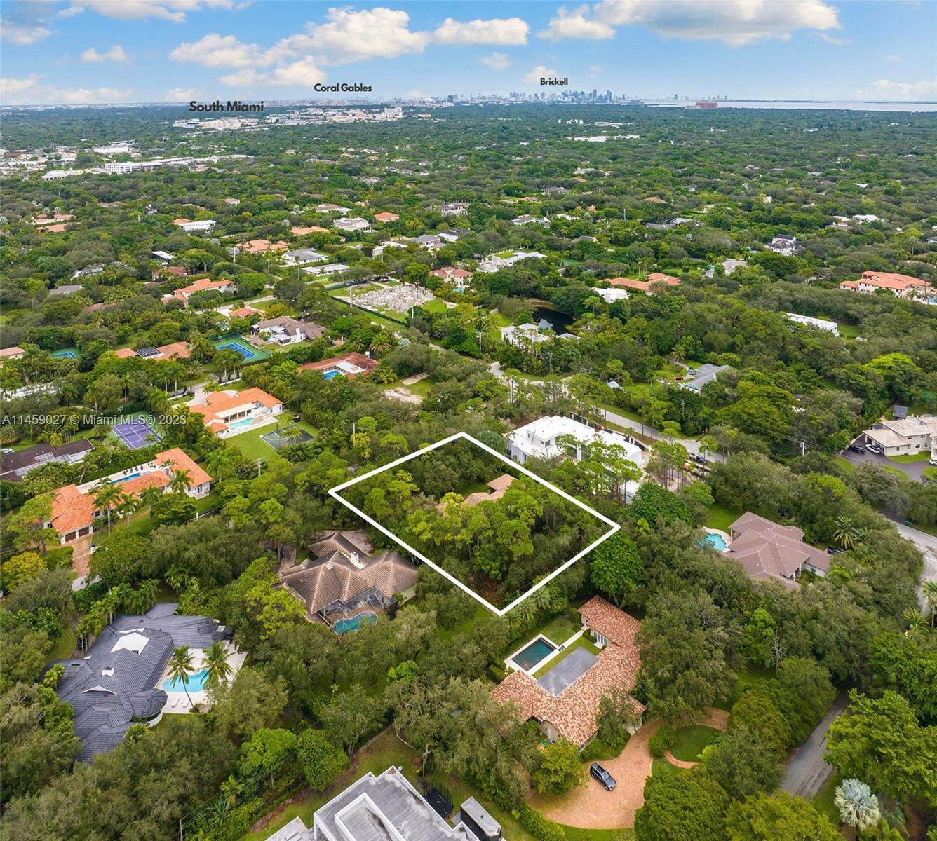 Photo of 6740 SW 98 St in Pinecrest, FL