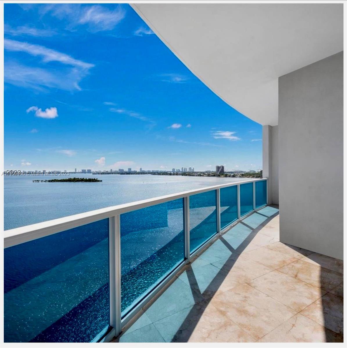 Experience urban luxury in this exquisite remodeled penthouse w/12-foot ceilings,2 spacious bedrooms