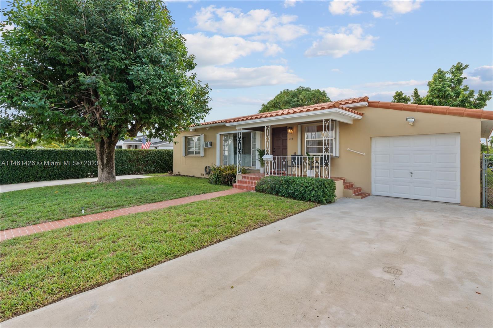Photo of 310 W 61st St in Hialeah, FL