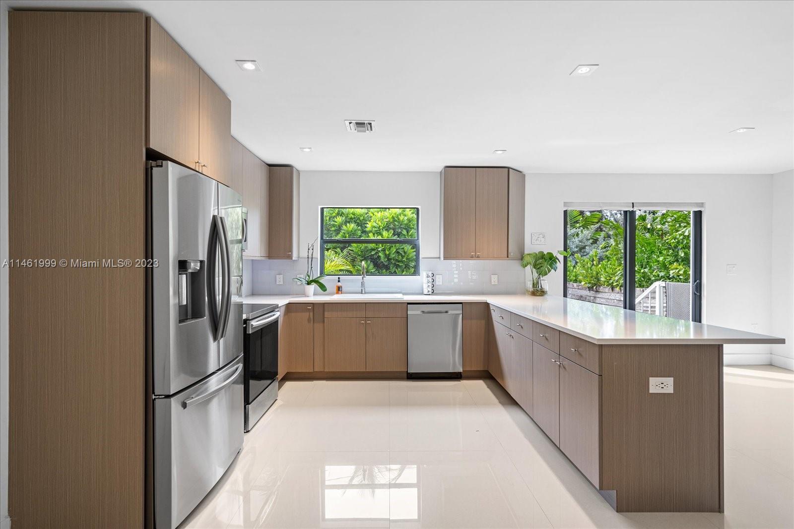 NEW 2020 3/2.5ba, 1 car garage, Modern Townhome in the heart of Ft. Lauderdale! Features open concep