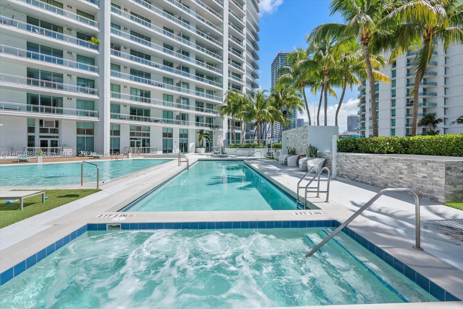 Photo of 90 SW 3rd St #4303 in Miami, FL