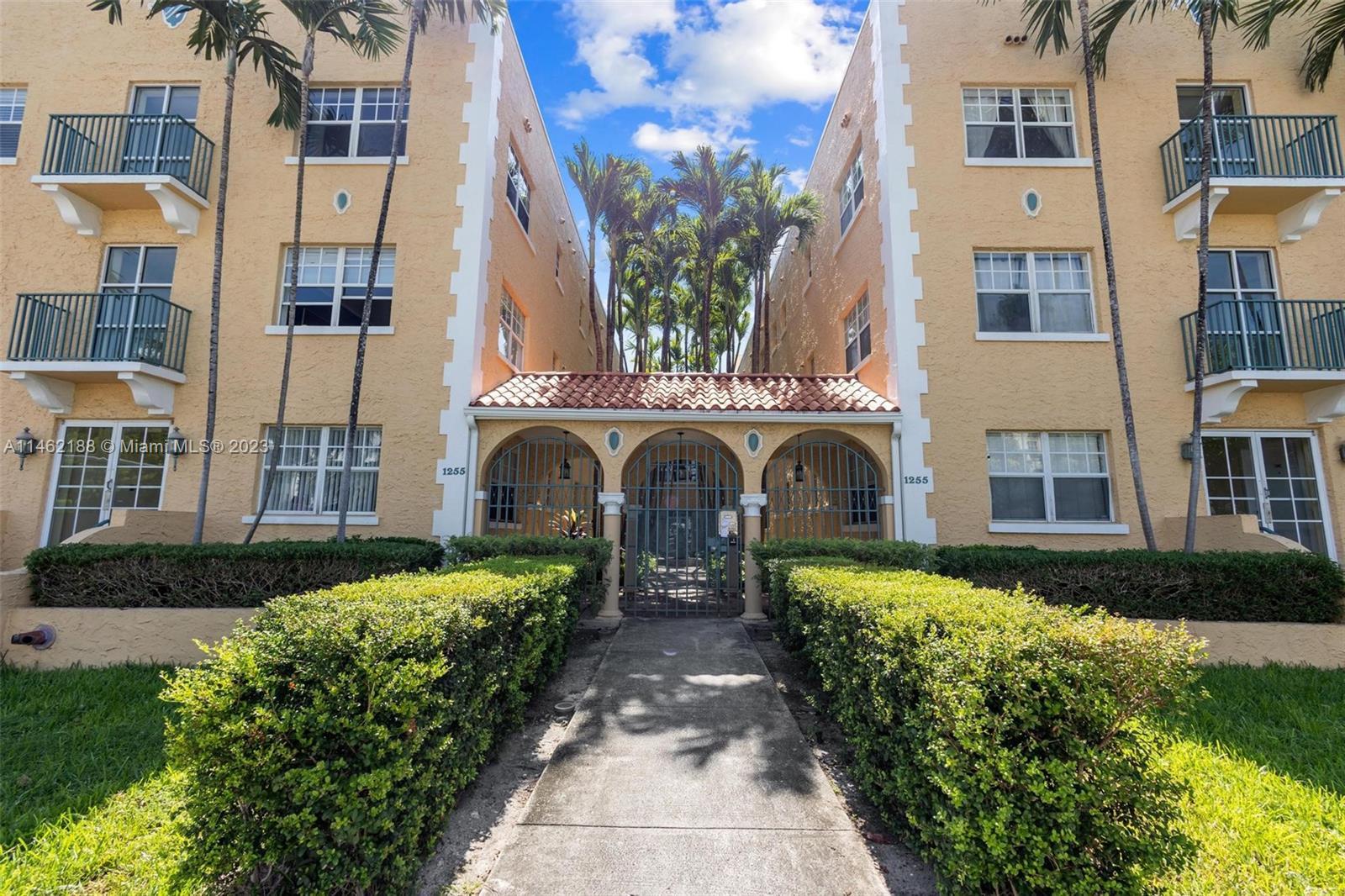 Stunning 1BD/1BA top-floor corner unit in the heart of South Beach's historic charm. Just blocks fro