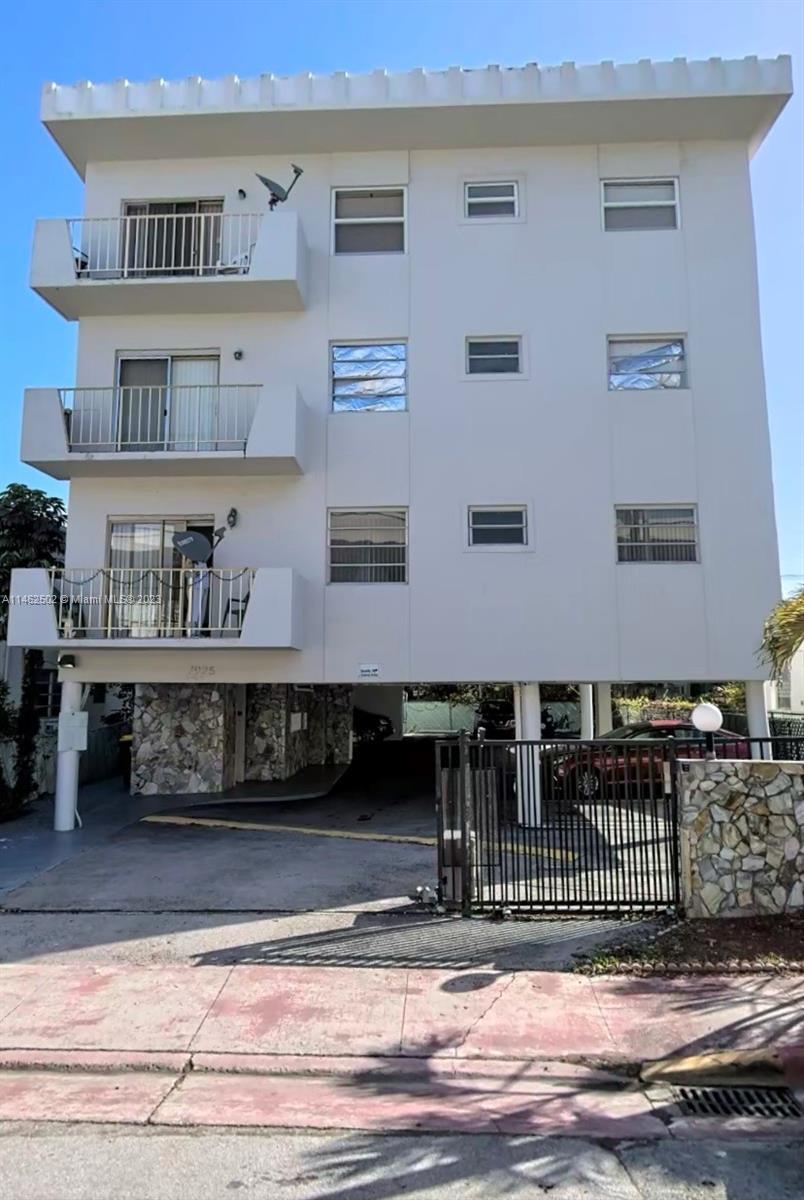 Photo of 7925 Carlyle Ave #301 in Miami Beach, FL