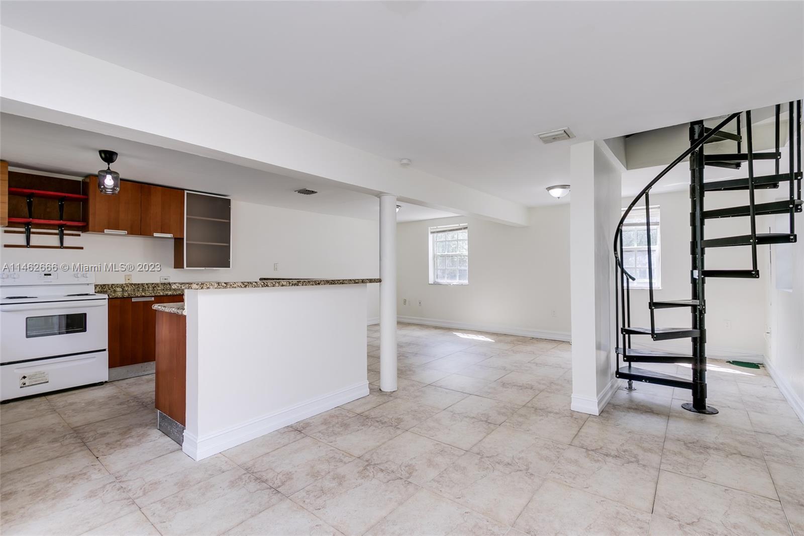 Photo of 1680 NE 168th St in North Miami Beach, FL