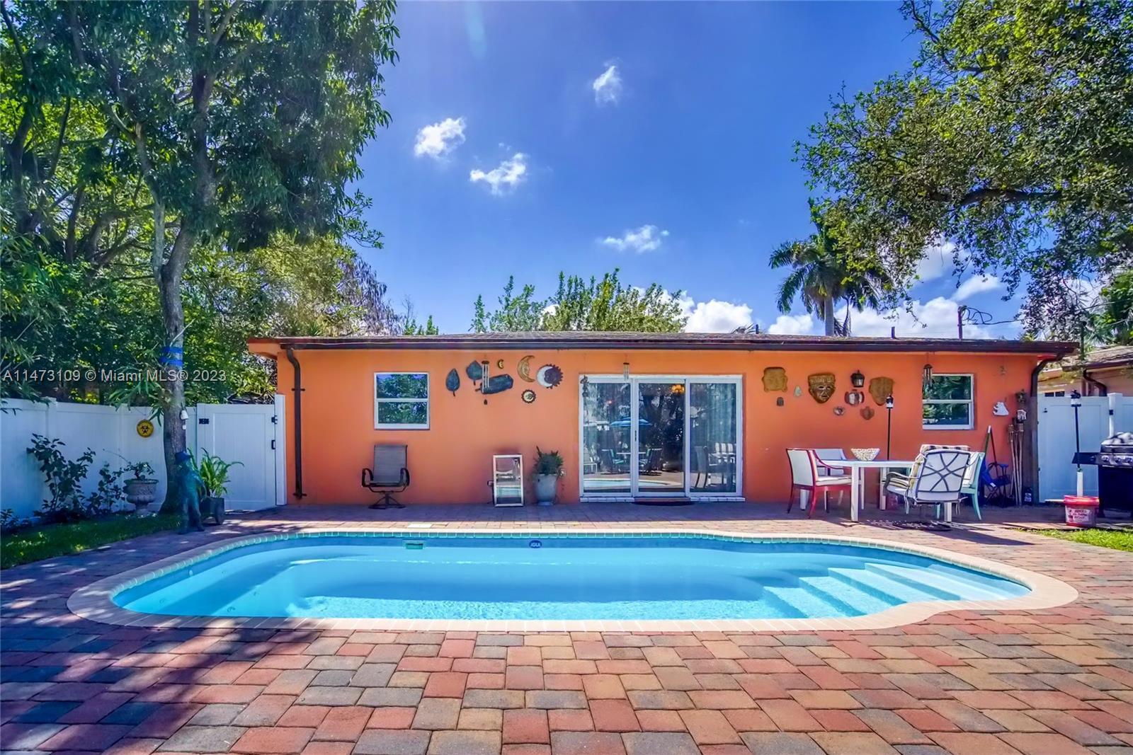 Photo of 628 SW 9th St in Hallandale Beach, FL