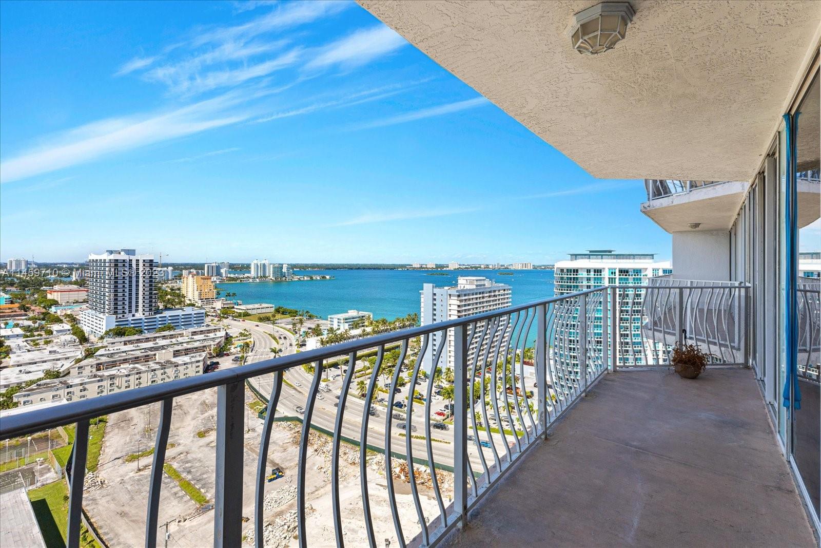 West-facing bay and Miami skyline views with unforgettable sunsets. This light-filled 1 bed, 1 bath 
