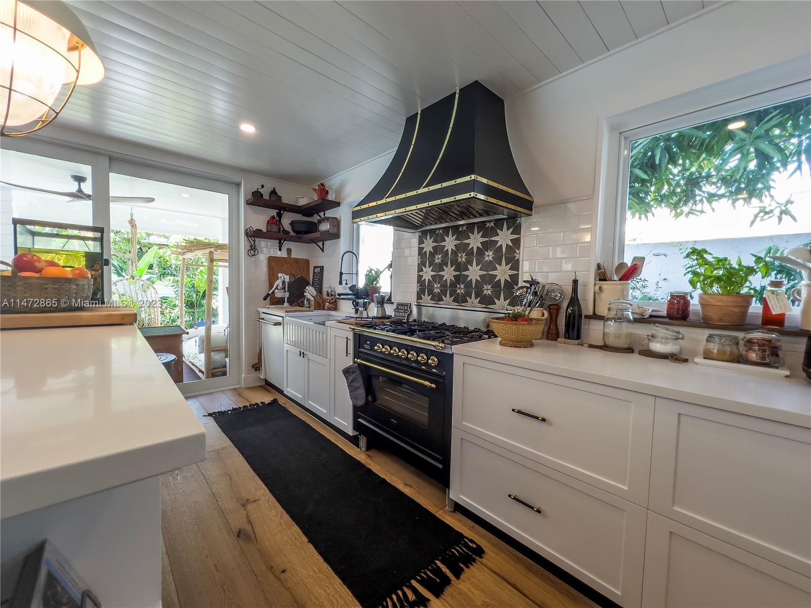 Photo of 544 Allendale Rd in Key Biscayne, FL