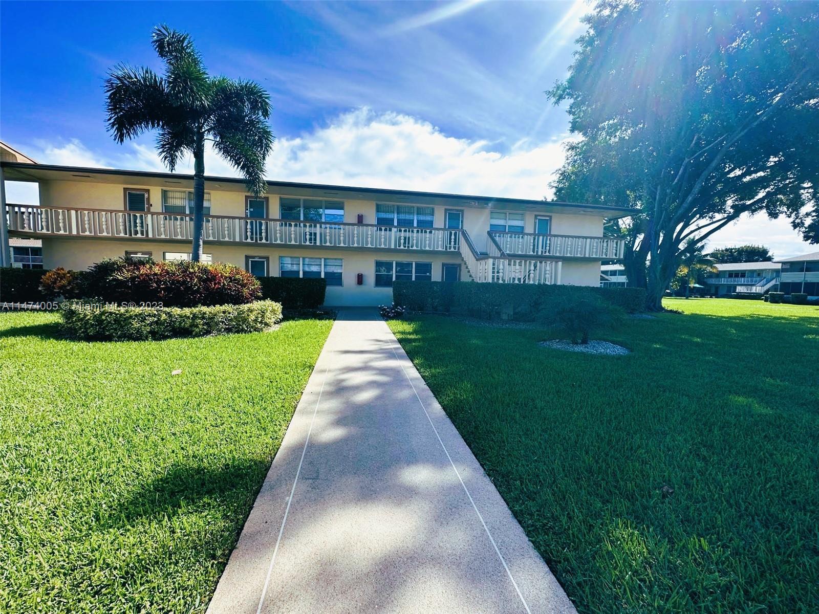 Photo of 70 Dorchester D #70 in West Palm Beach, FL