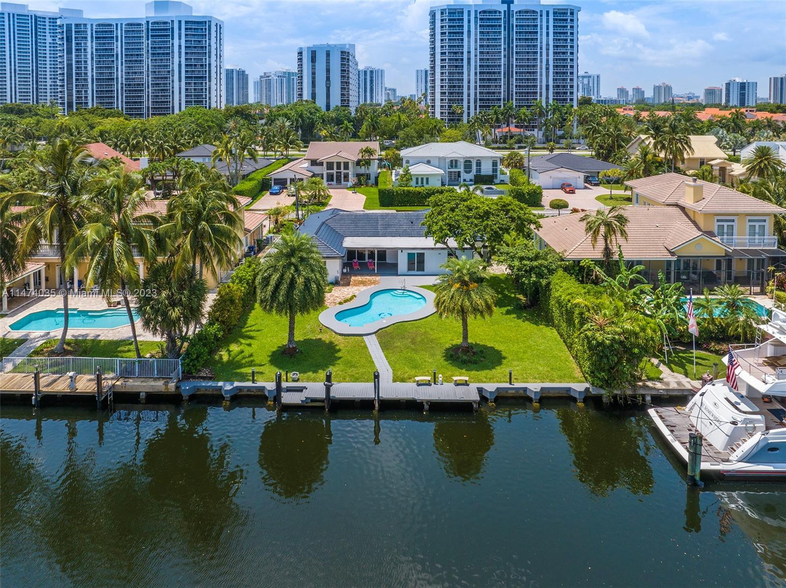 Photo of 430 Holiday Dr in Hallandale Beach, FL