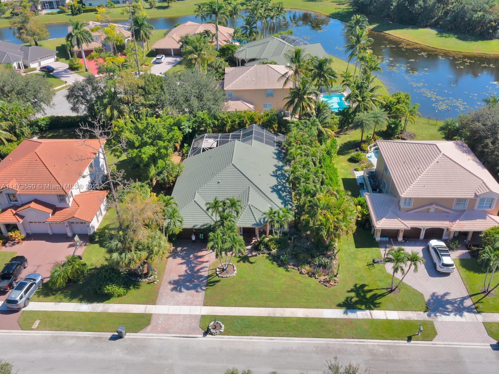 Photo of 560 Cypress Xing in Wellington, FL