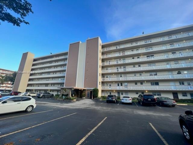Photo of 1001 NE 14th Ave #604 in Hallandale Beach, FL