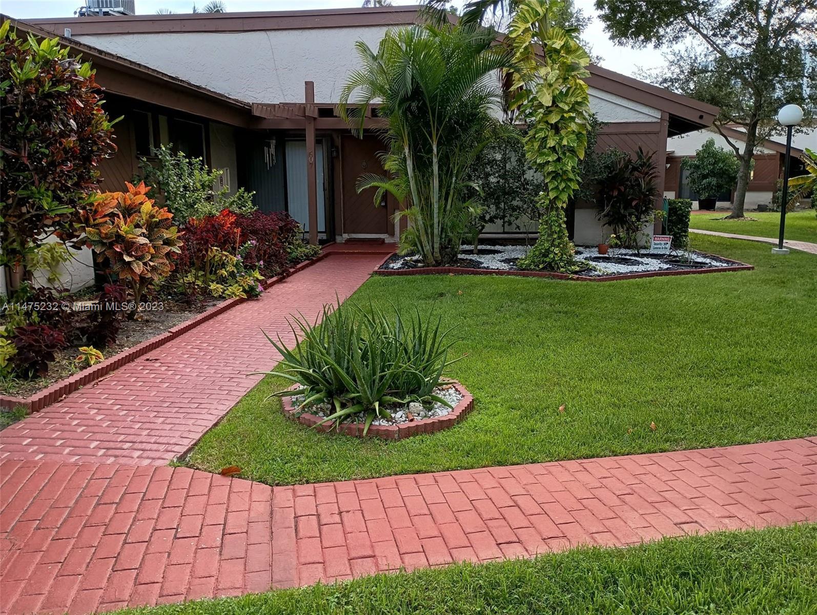 Photo of 607 Leslie Dr in Hallandale Beach, FL