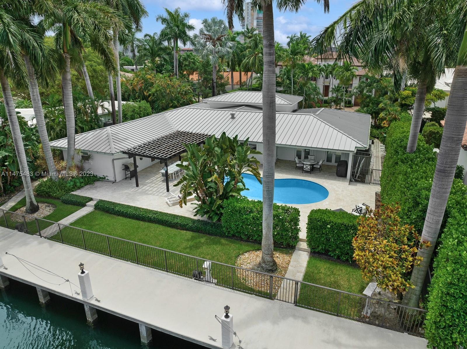 Photo of 2537 Lucille Dr in Fort Lauderdale, FL