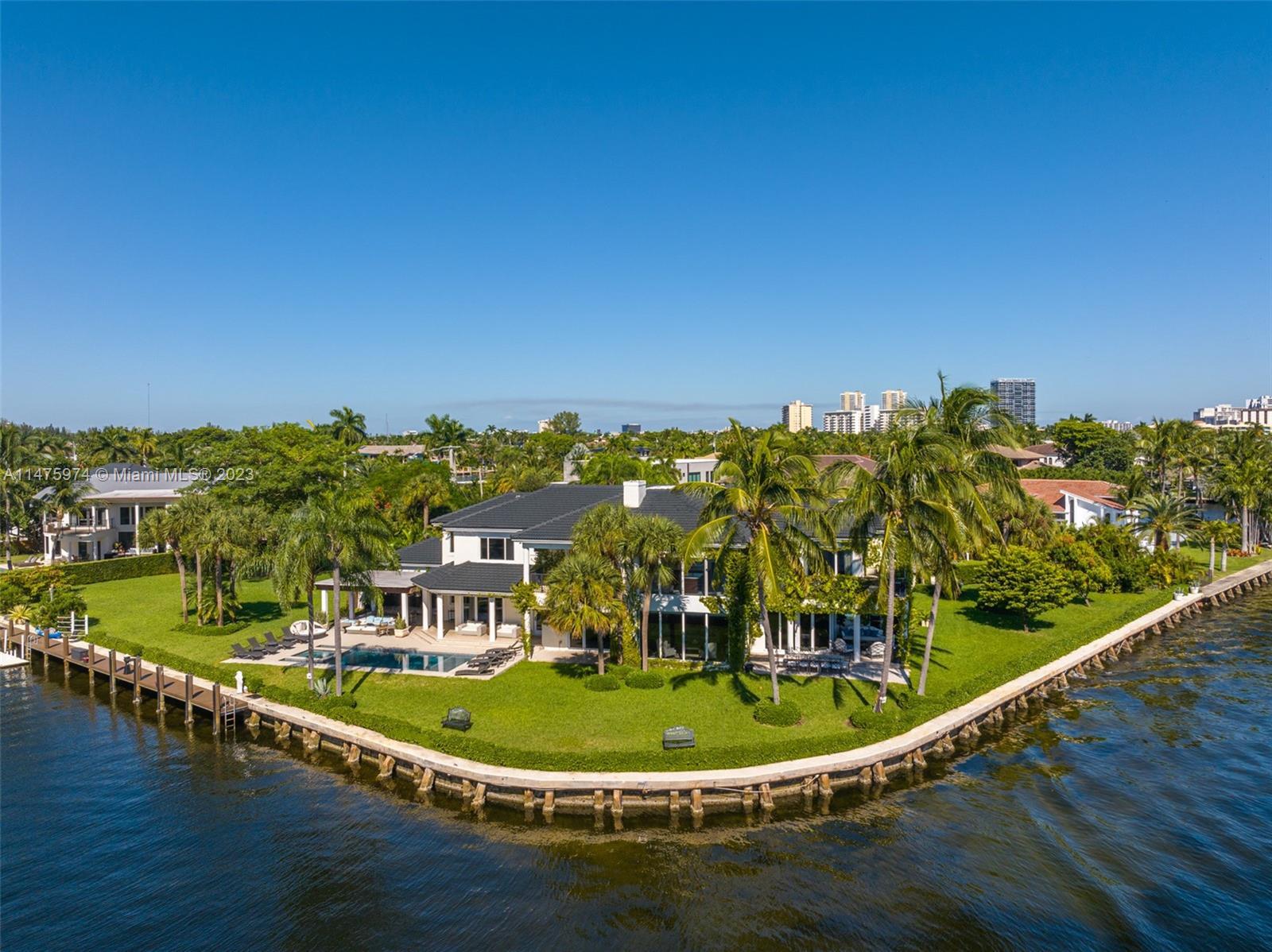 Photo of 101 Holiday Dr in Hallandale Beach, FL