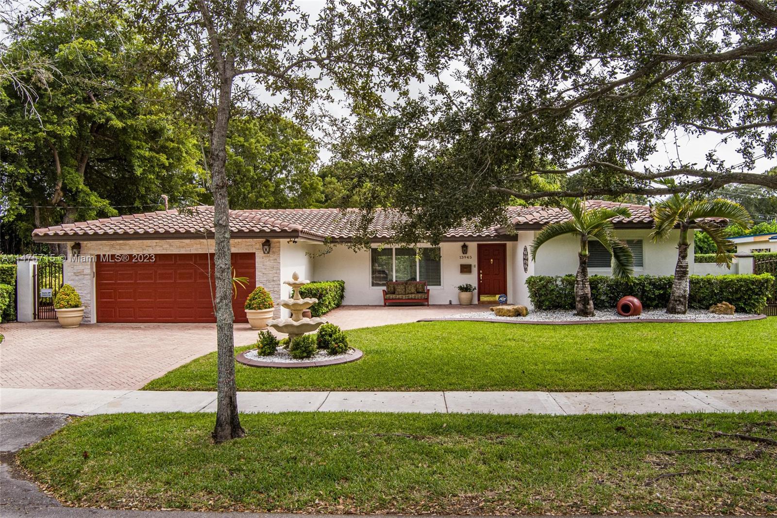 Photo of 13945 Lake Lure Ct in Miami Lakes, FL