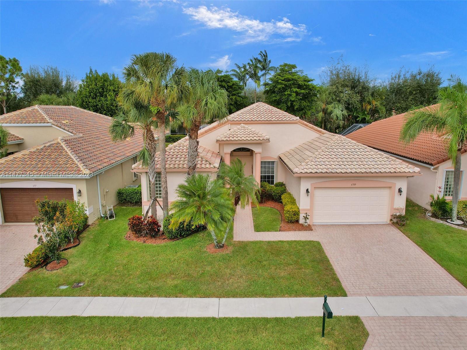 MOTIVATED SELLER!!!!!!  Indulge in the charm of this home nestled in West Boynton, boasting communit