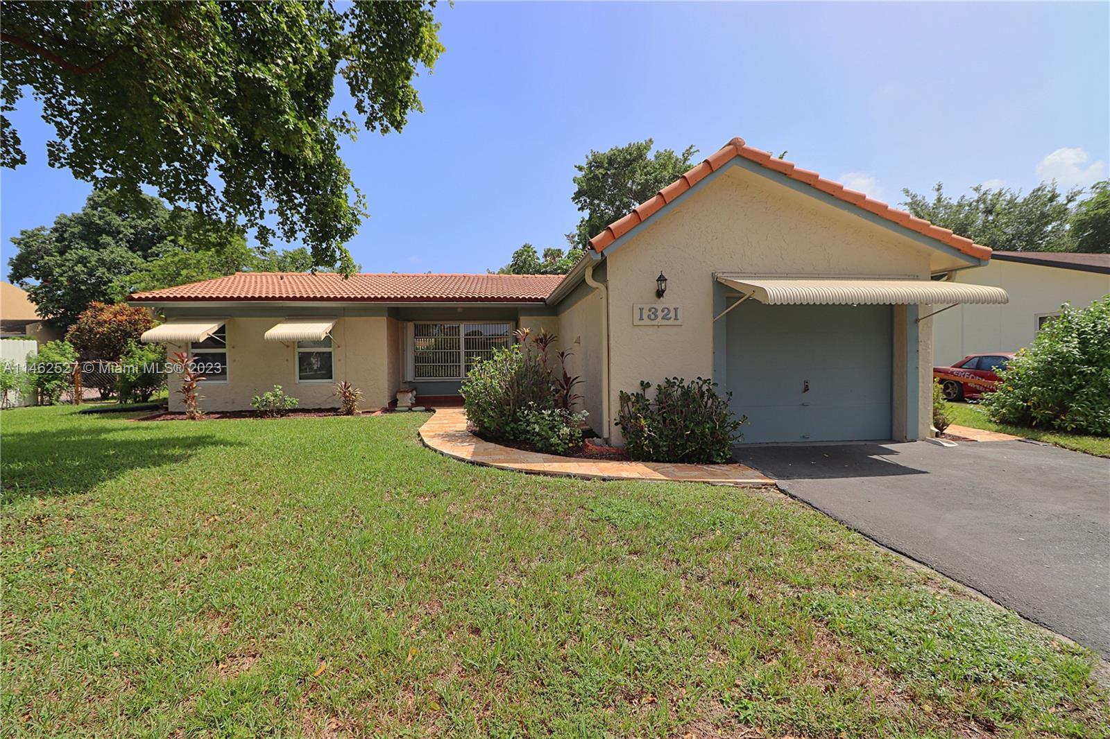 Photo of 1321 NW 93rd Ave in Pembroke Pines, FL