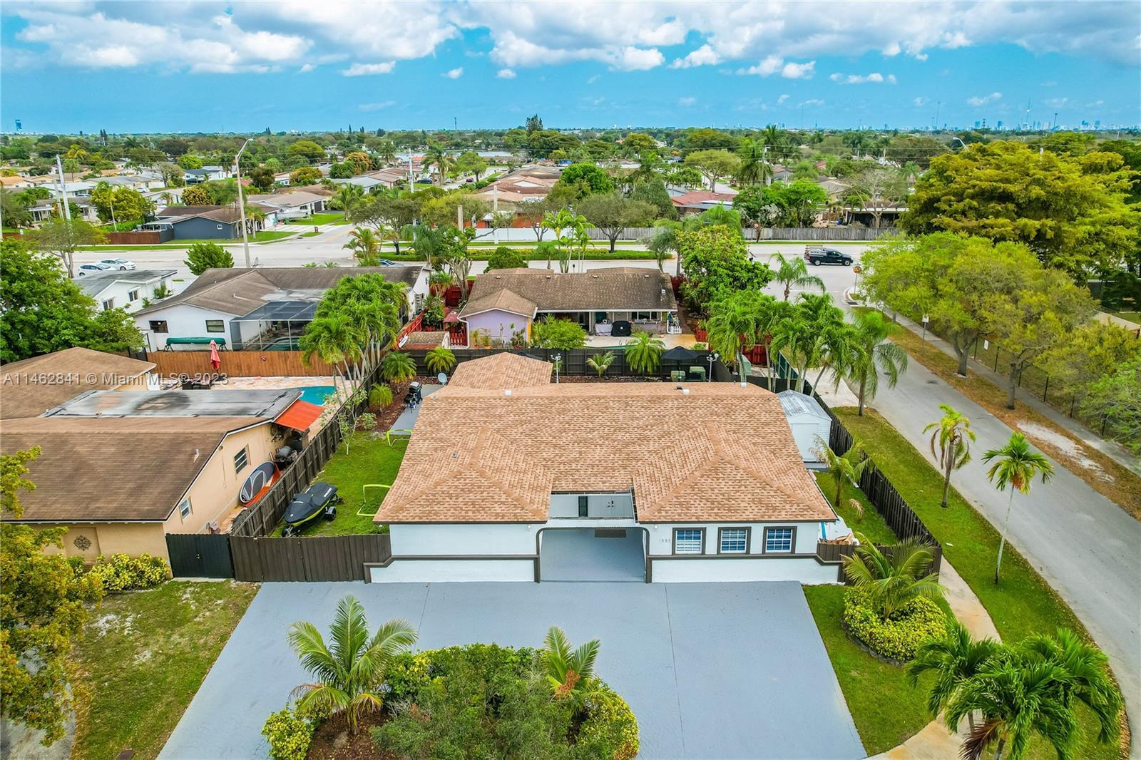 Photo of 501 NW 89th Ter in Pembroke Pines, FL