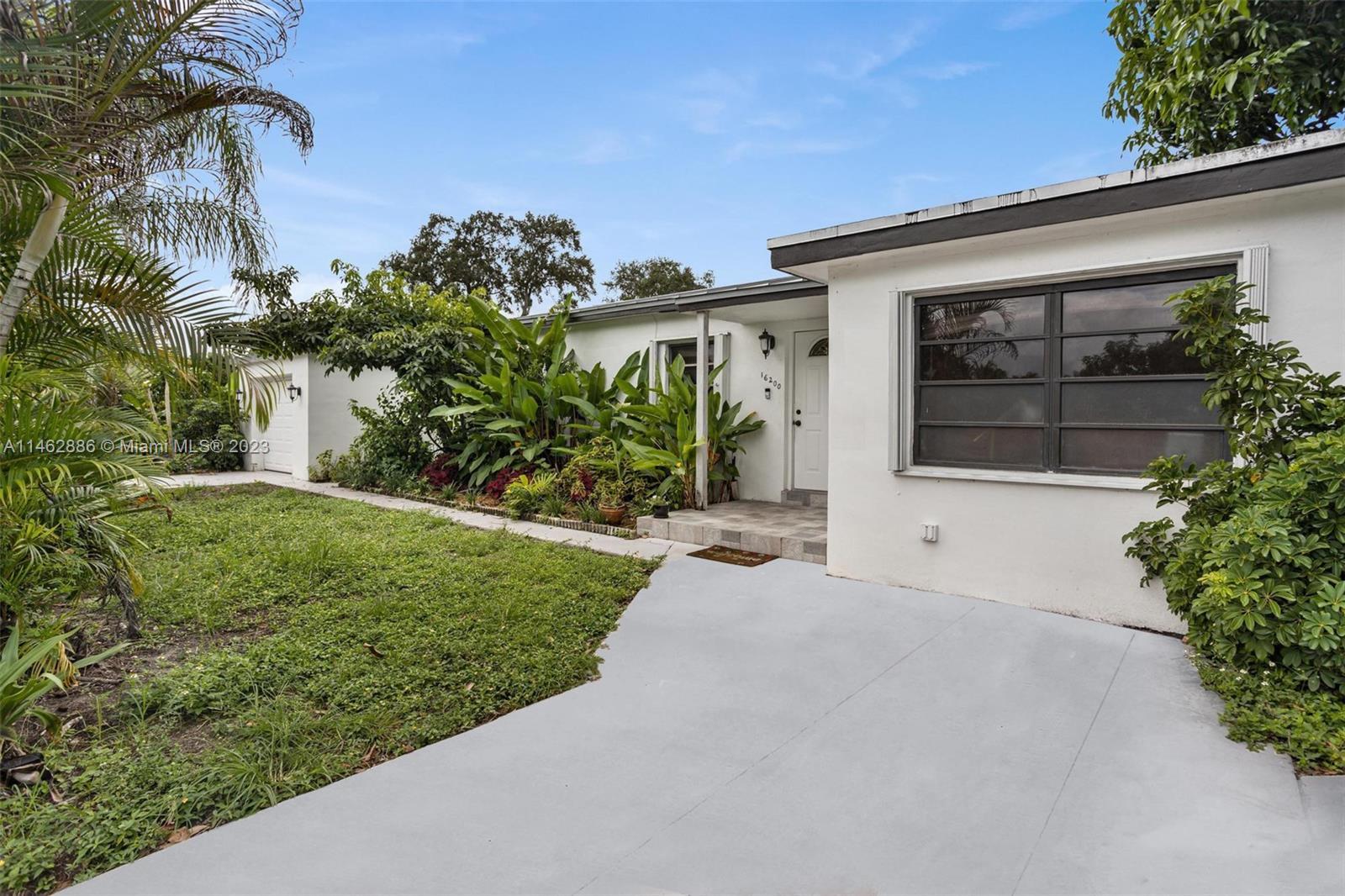 Photo of 16200 NE 4th Ave in Miami, FL