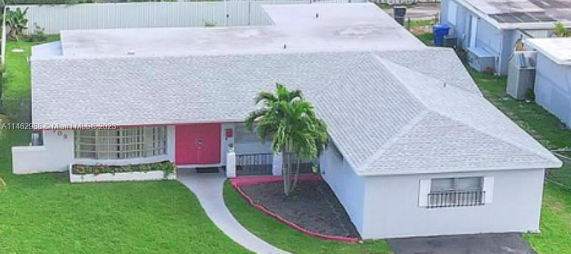 Photo of 4709 Washington St in Hollywood, FL