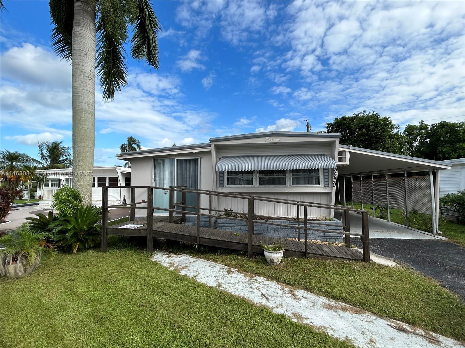Photo of 8520 SW 18th Ct in Davie, FL