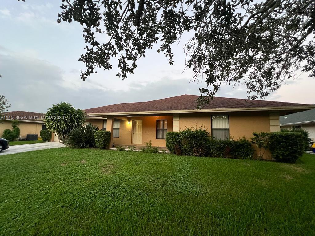 Photo of 1800 Wisteria St in Wellington, FL