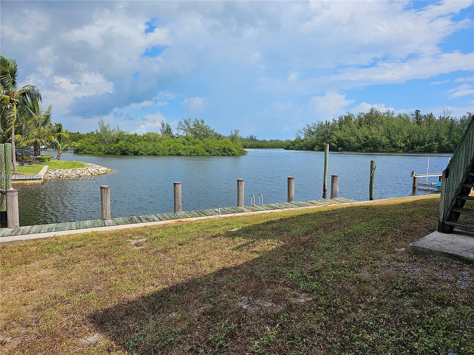 Photo of 9399 SE Delafield St in Hobe Sound, FL