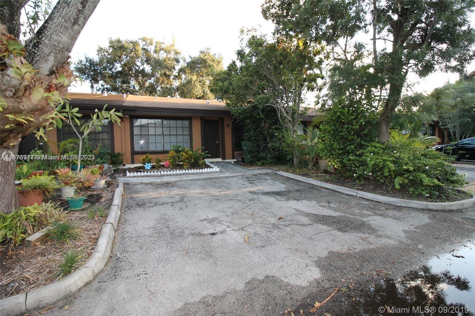 Photo of 10480 Buttonwood Ave #10480 in Pembroke Pines, FL