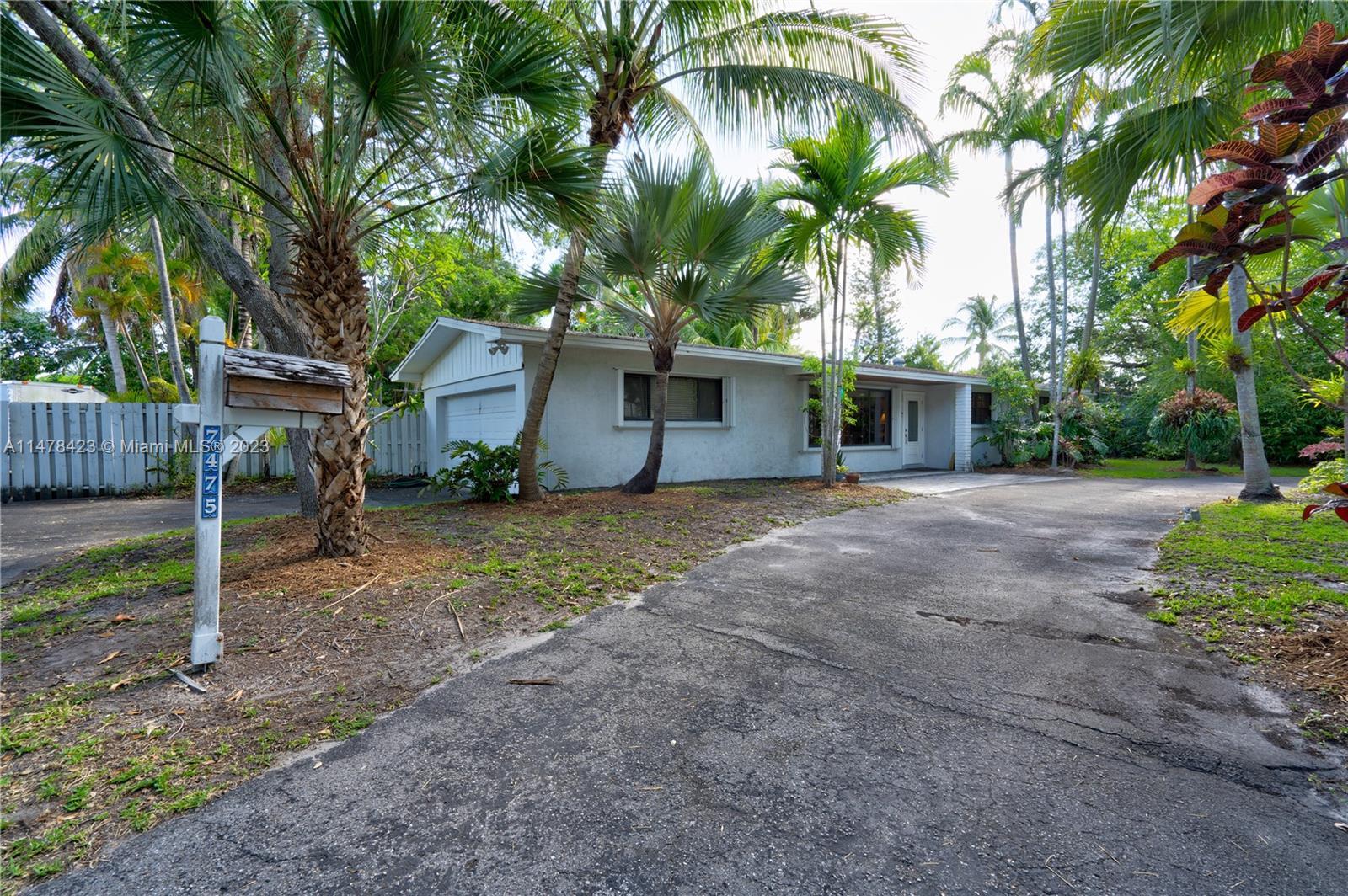 Photo of 7475 SW 118th St in Pinecrest, FL