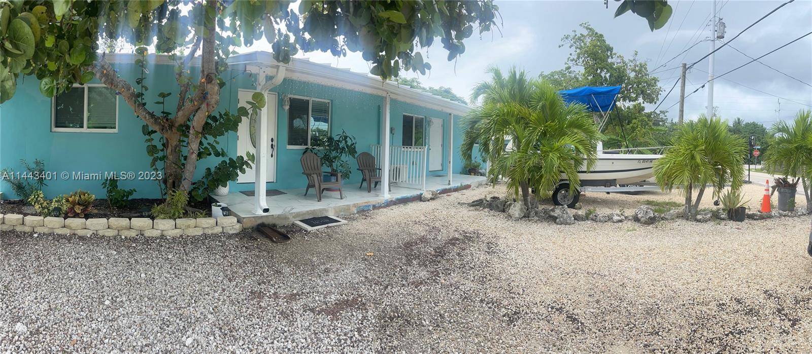 Remodeled two 3/1 units each with a new roof and space for a boat and pool. This property has no association and according to the owner it can be rented short term without restrictions, the roof is 1.5" standing seam metal. Do not wait any longer and contact us today.
