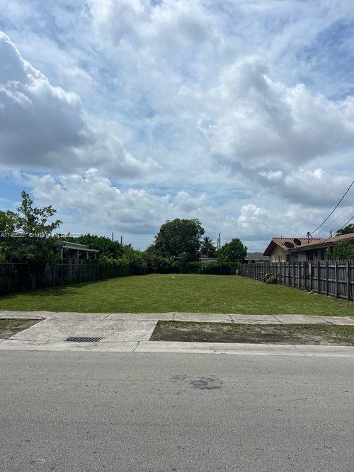 Photo of 3046 NW 27th St in Miami, FL