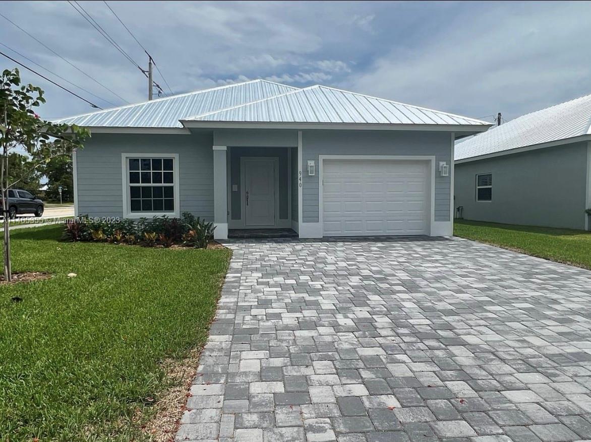Photo of 940 SE 6th St in Stuart, FL