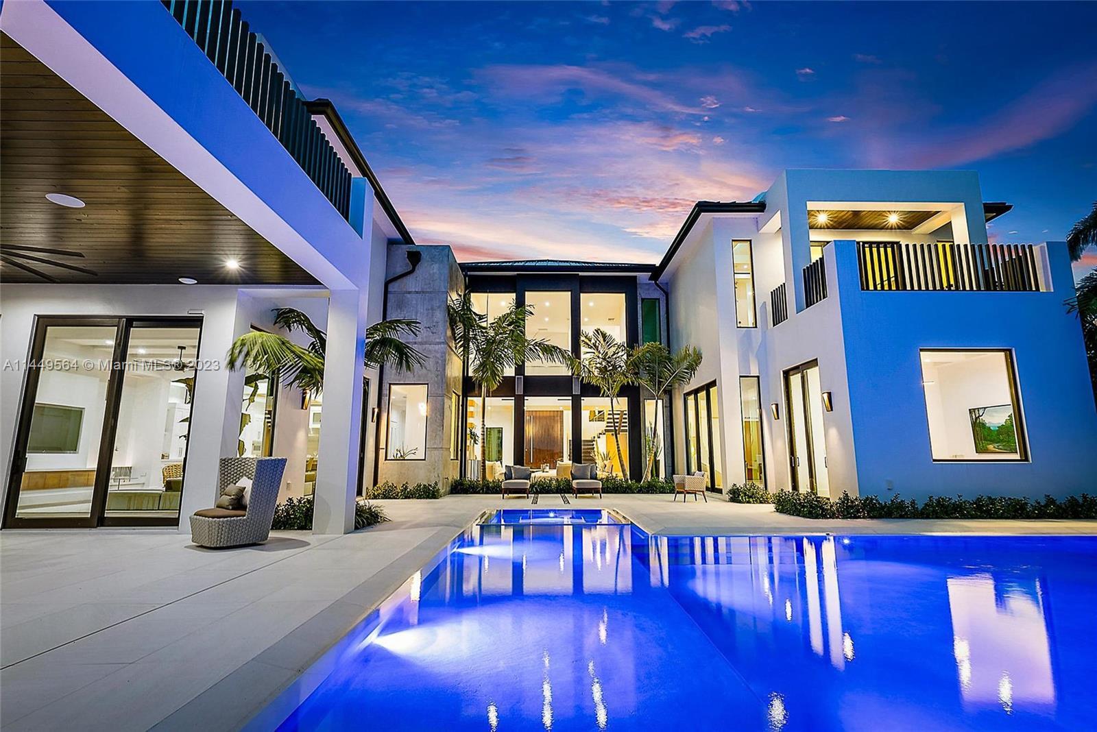 Photo of 275 River Dr in Tequesta, FL
