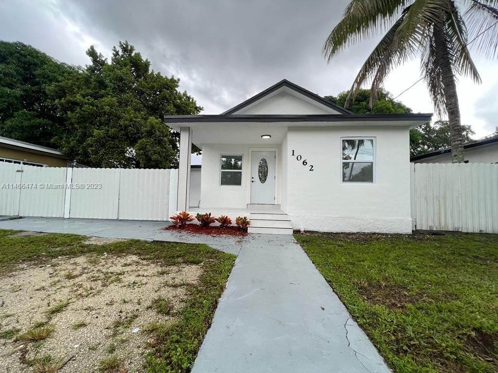 1062 NW 25th St