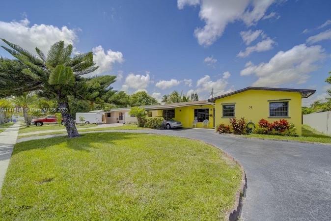 Photo of 31 NW 170th St in North Miami Beach, FL