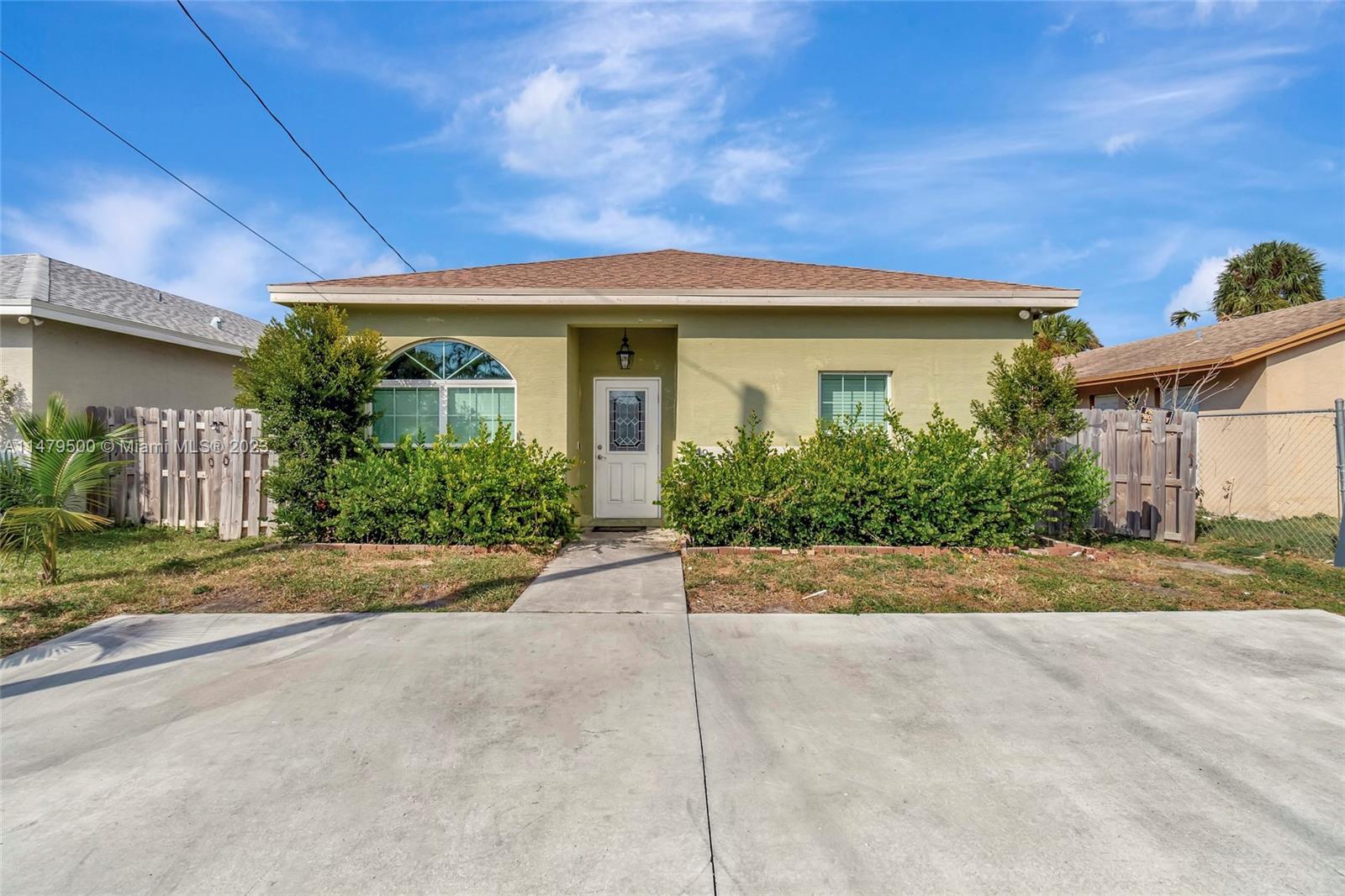 Newer 2020 single family home 3/2 ready for your family. Just a few minutes of I-95, close to US1, r