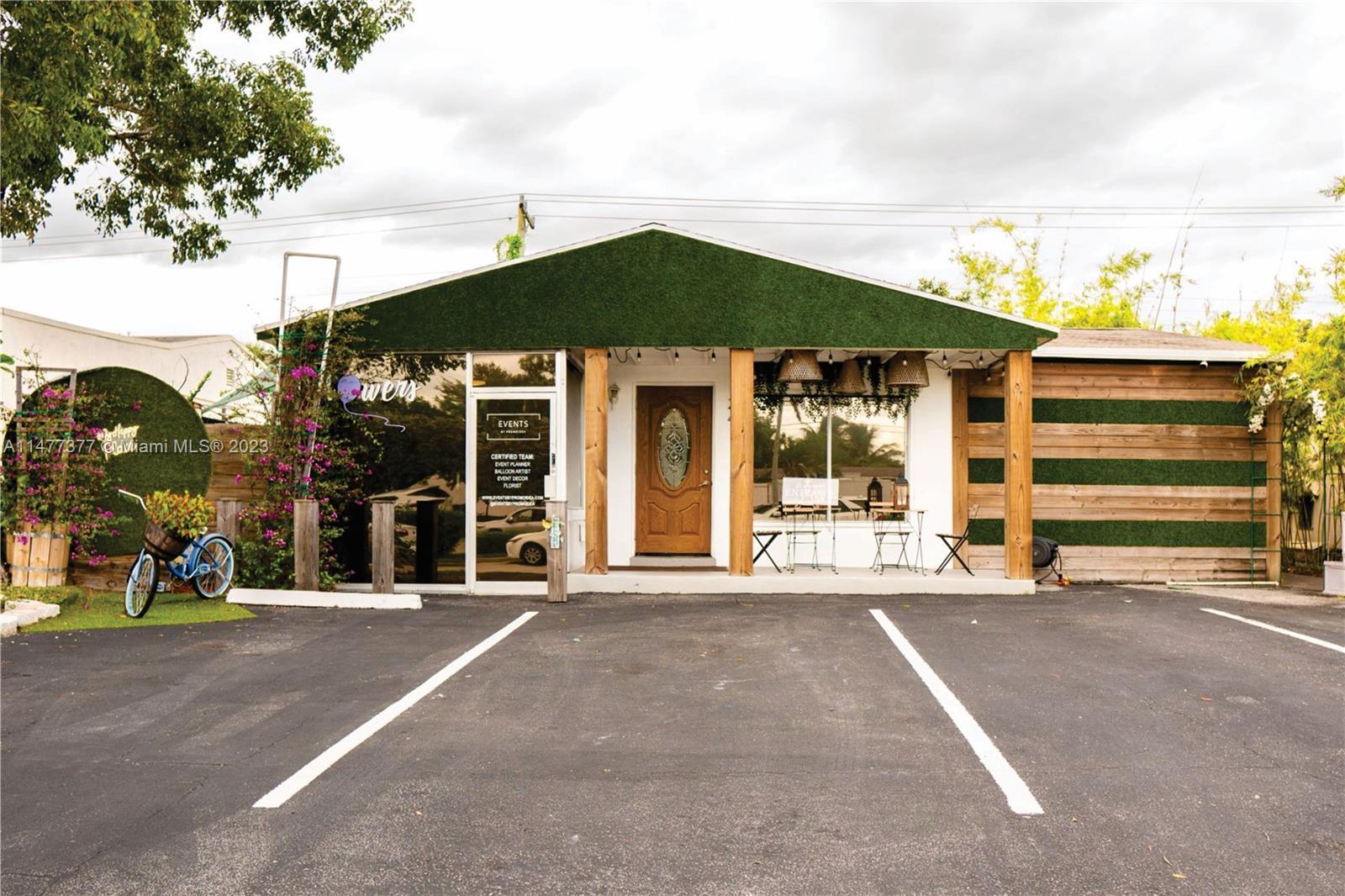 Photo of 241 E Commercial Blvd in Oakland Park, FL