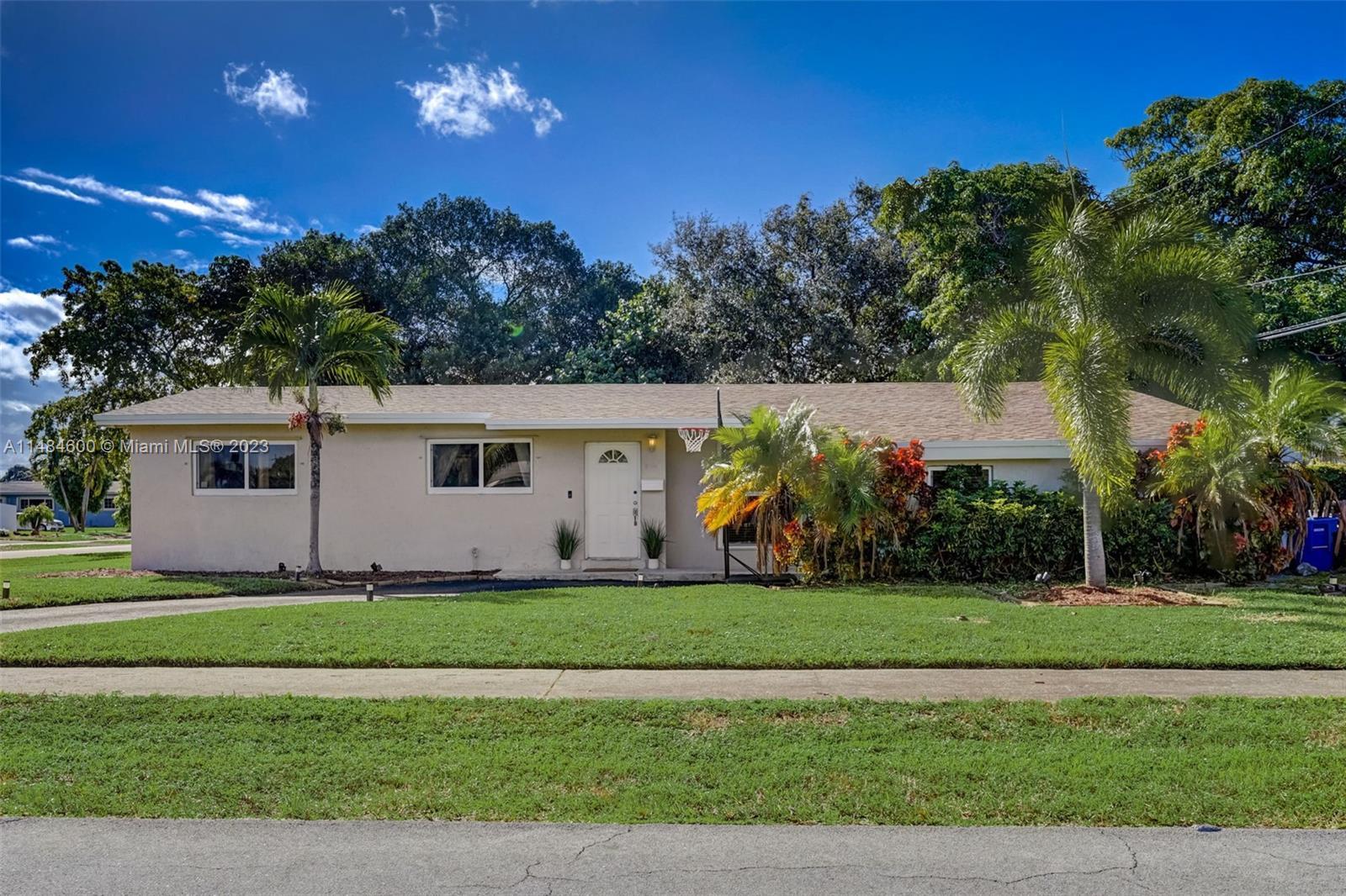 Photo of 940 NW 181st St in Miami Gardens, FL