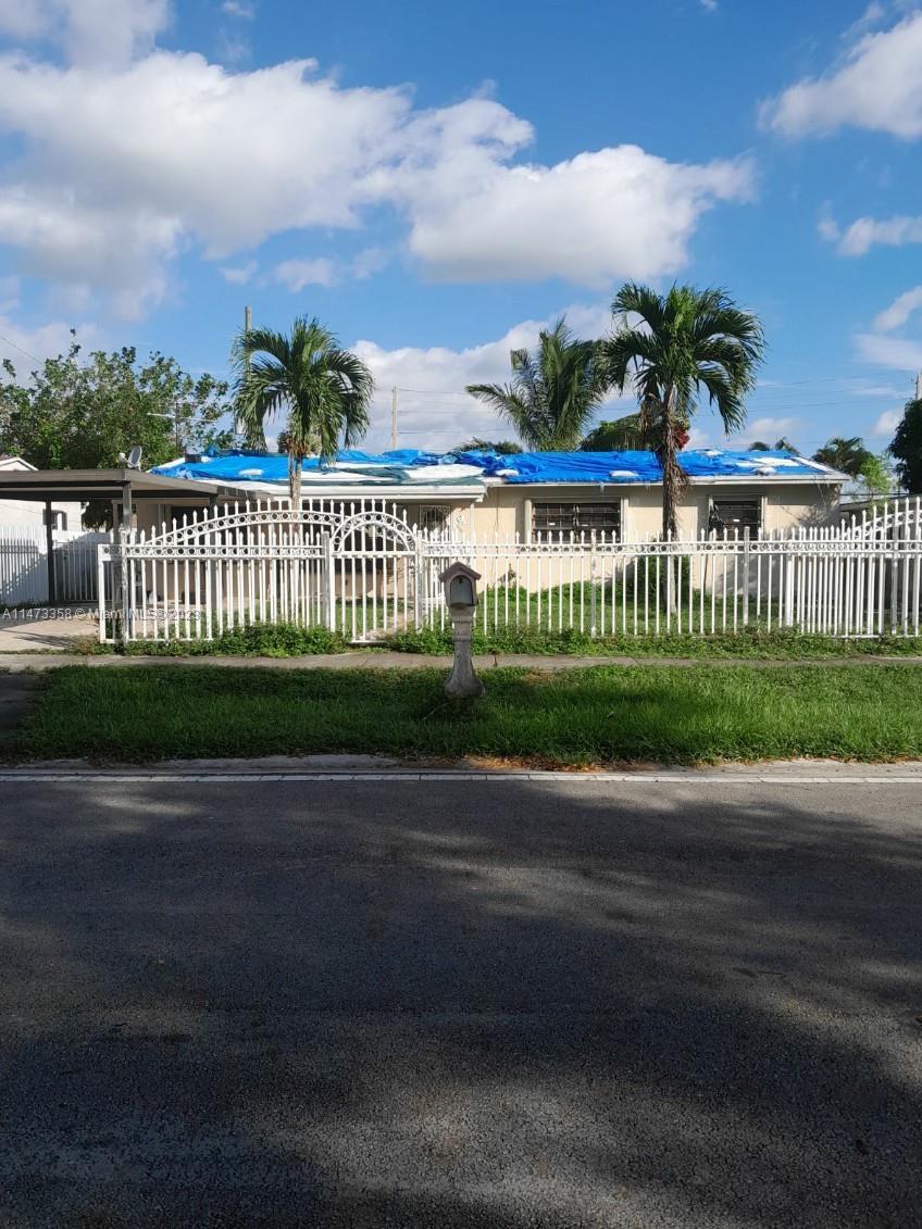 Photo of 945 Curtiss Dr in Opa-Locka, FL