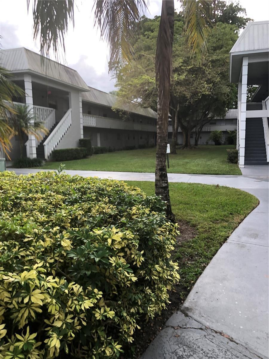 Photo of 17255 SW 95th Ave #346 in Palmetto Bay, FL