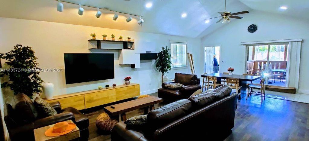 Photo of 1531 NE 35th St in Oakland Park, FL